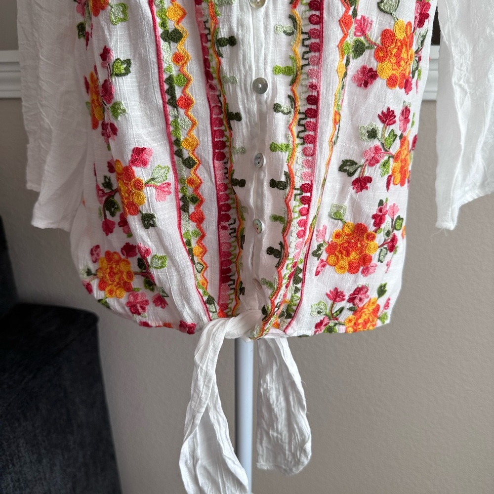 Embroidered Floral Blouse - Picture 4 of 12